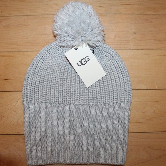 NWT‎ UGG KNIT POM WOMEN\'S UNISEX HAT GRAY
